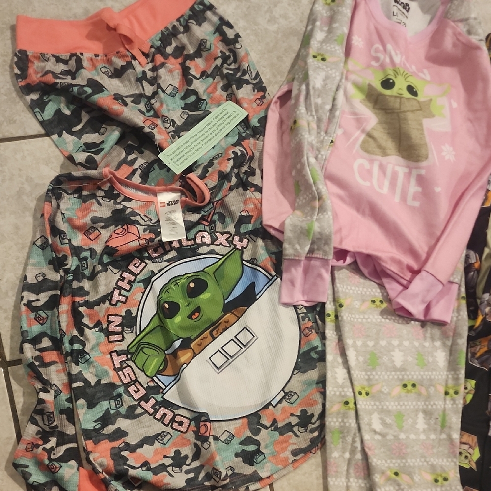 Kids' Star Wars Pajama Set with Baby Yoda Design